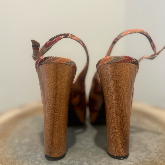 Chevron Autumn Colour Wooden Heel 5 1/2 inch Pump Size 9 - Picture 3 of 4